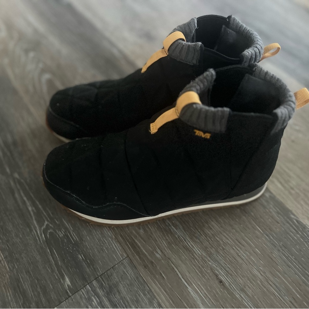 Teva Black Quilted Boots with Yellow Highlights